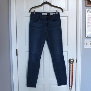 Low rise skinny jeans